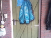 Schildering op schuurdeur. Trompe l`oeil